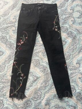 Zara Woman Black Embroidered Skinny Jeans with Frayed Hem